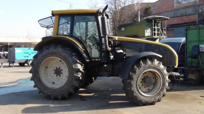 Трактор valtra