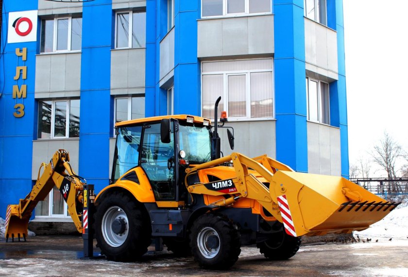 Экскаватор-погрузчик ЧЛМЗ-310
