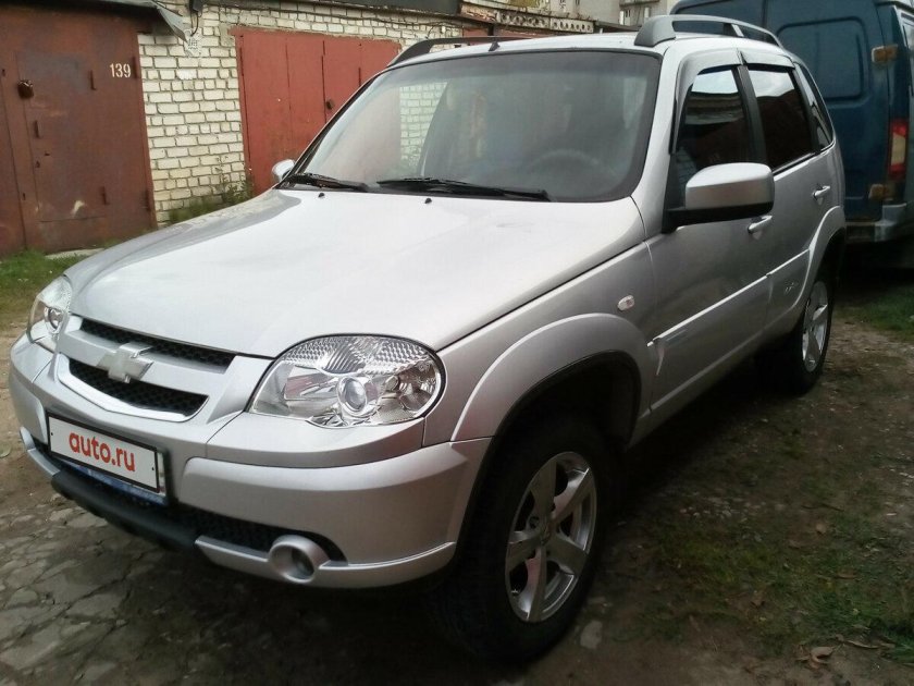 Шевроле Нива 2013 серебристый