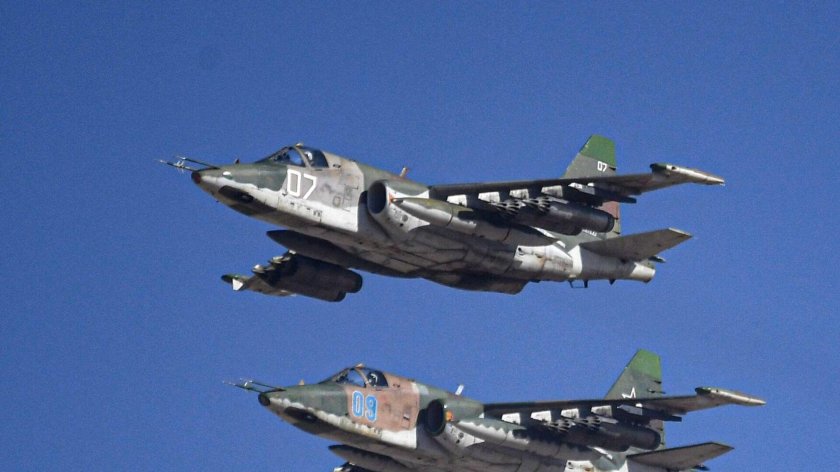 Самолет су 25