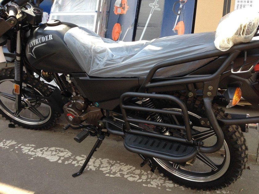 Мотоцикл интрудер 200