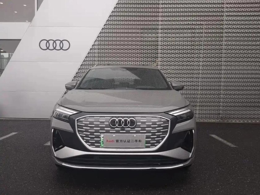 Автомобиль audi