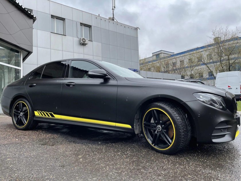 Мерседес с 63 АМГ черный матовый