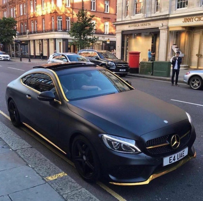 Мерседес Бенц черный матовый