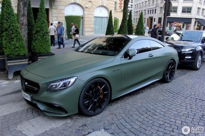 Мерседес АМГ зеленый матовый