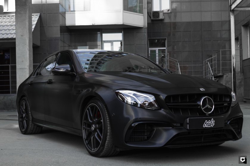 Мерседес с 63 АМГ черный матовый