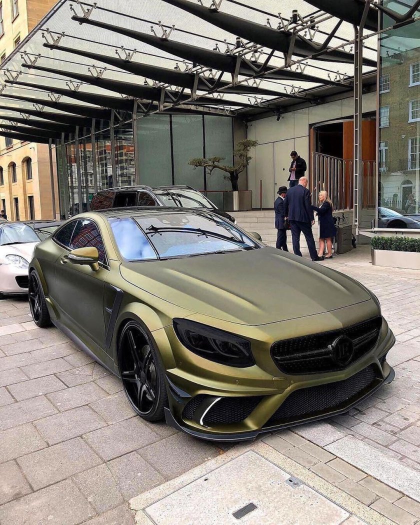 Мерседес АМГ зеленый матовый