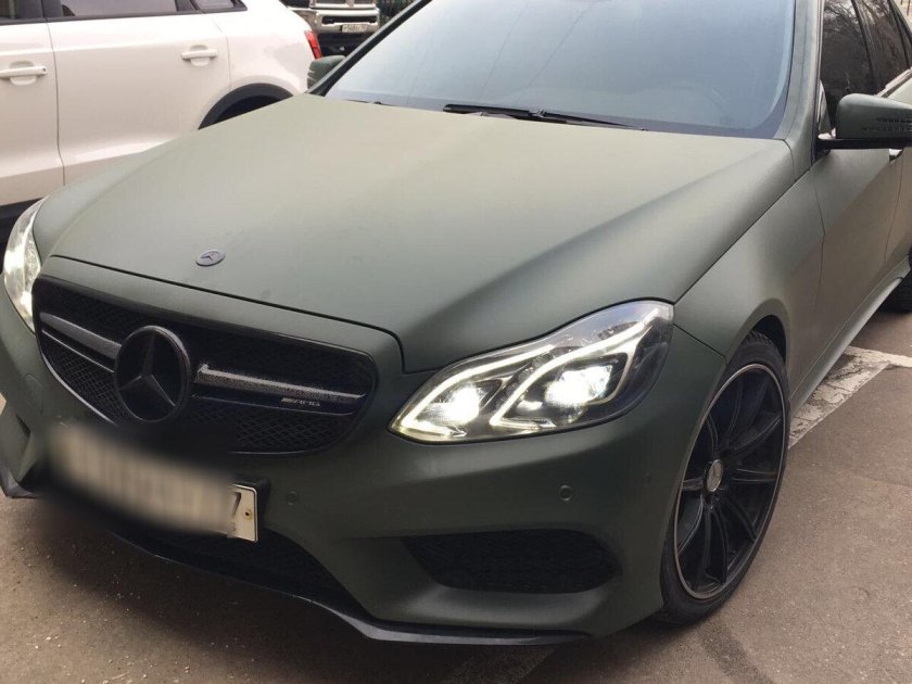 Мерседес е200 зеленый матовый