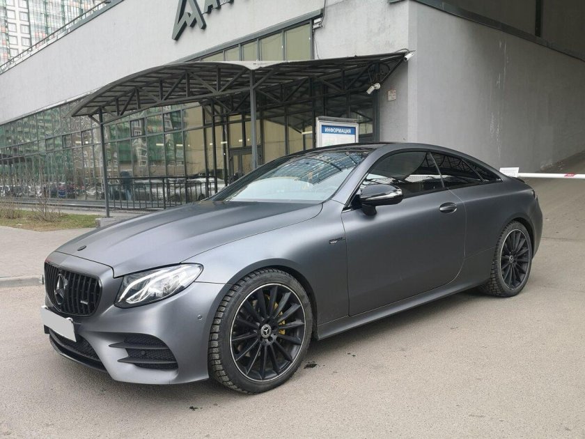 Серый матовый мерседес