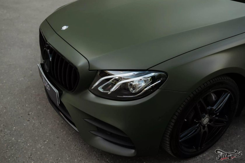 Мерседес е200 зеленый матовый