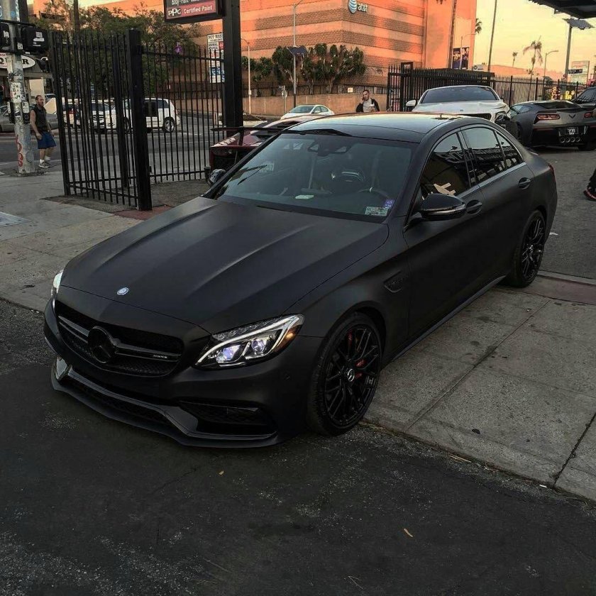 Мерседес с 63 АМГ черный матовый