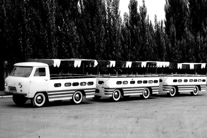 Автопоезд РАФ-3407.