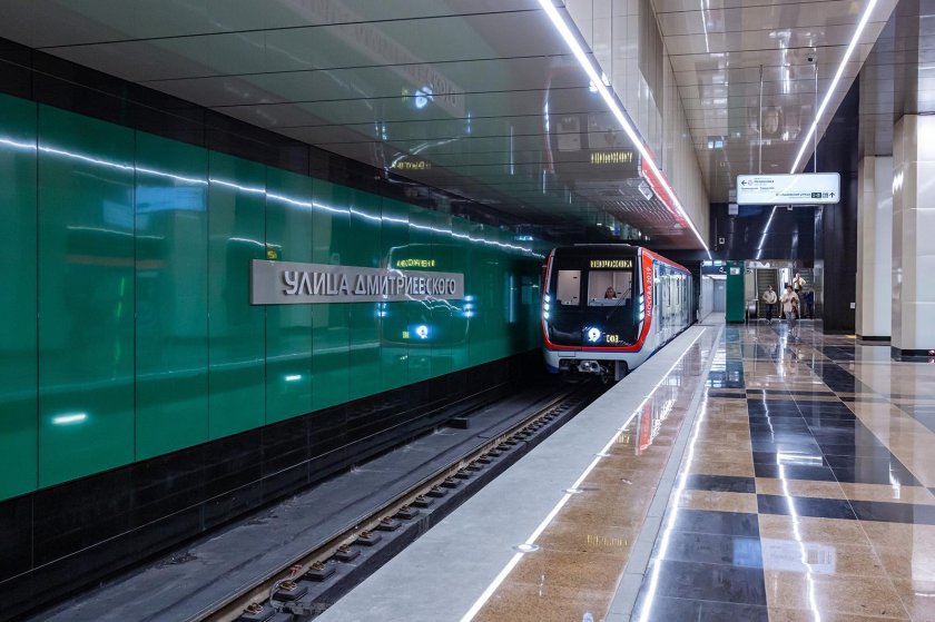 Станция метро улица Дмитриевского