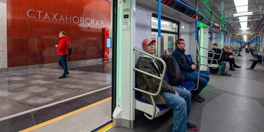 Метро Стахановская