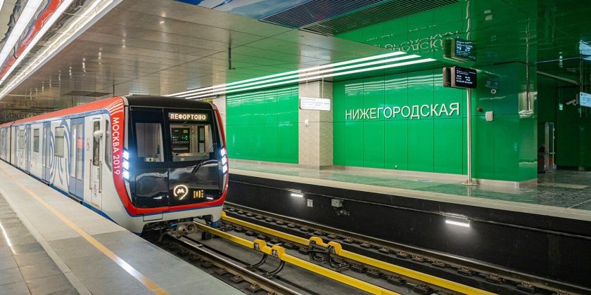 Некрасовская линия метро поезда