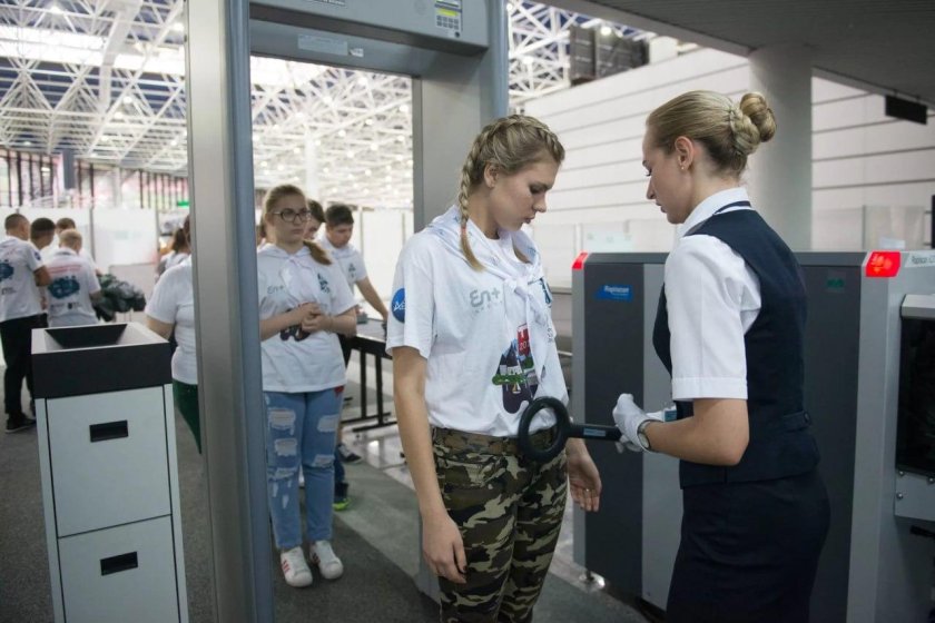 Инспектор службы авиационной безопасности Шереметьево