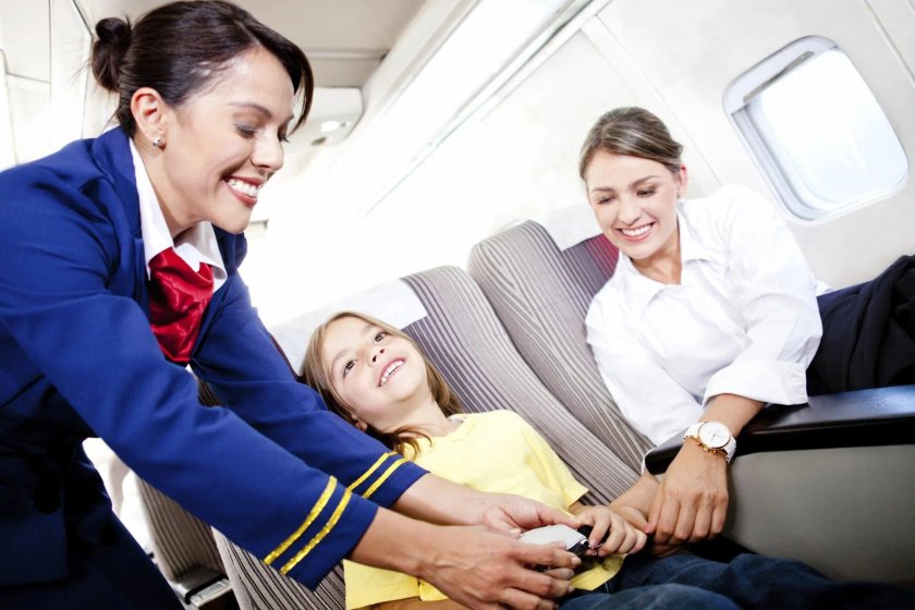 Стюардесса в самолете