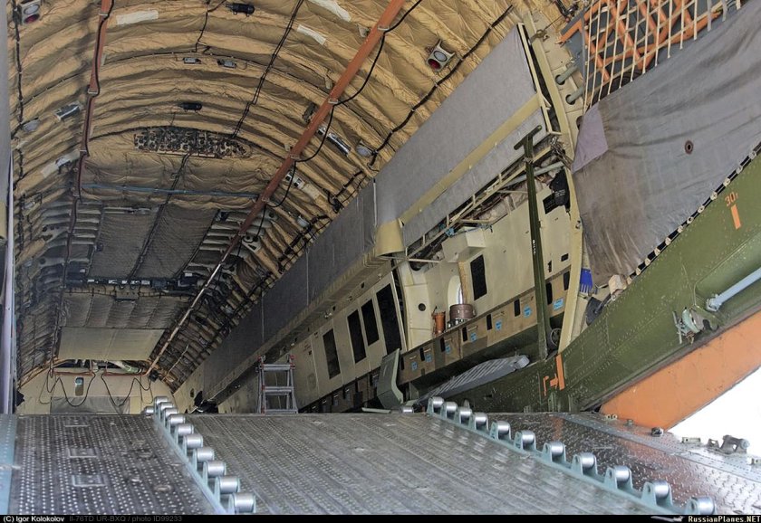 Ил-76 грузовой отсек