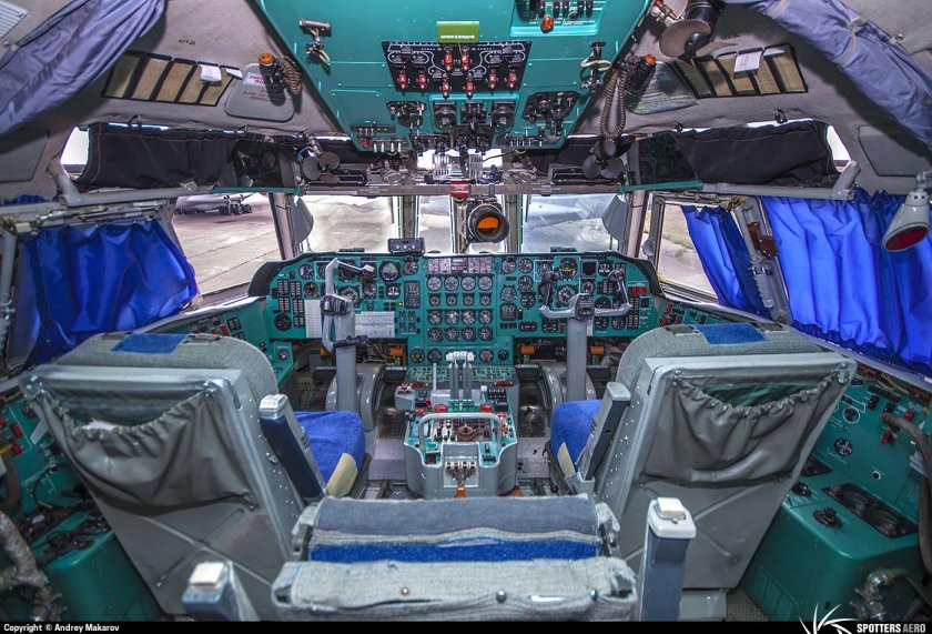 Ил 76 МД кабина пилотов