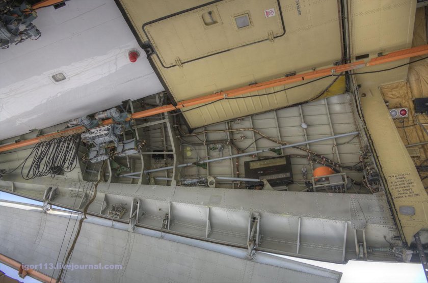 Ил-76 грузовой отсек