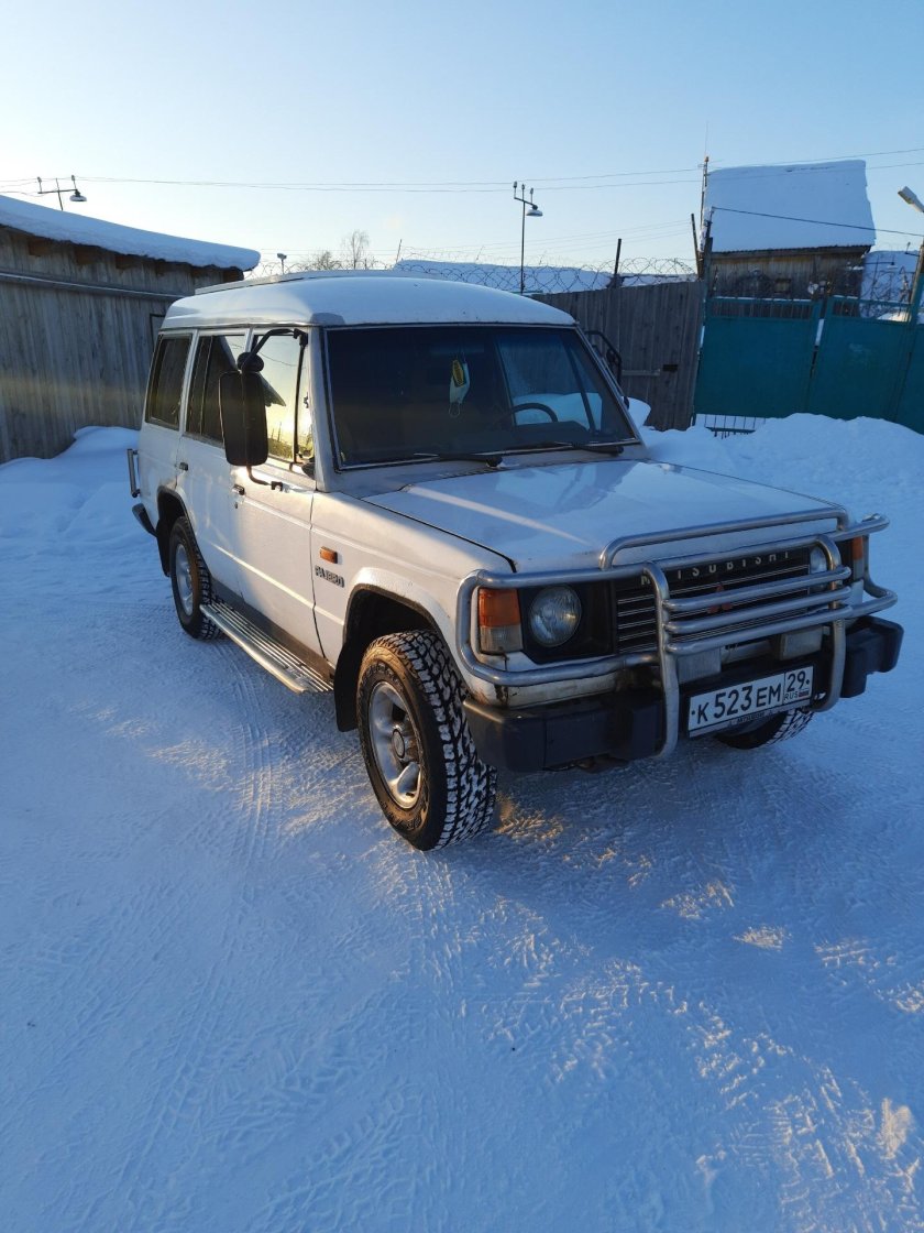Паджеро 1 с высокой крышей и белым салоном