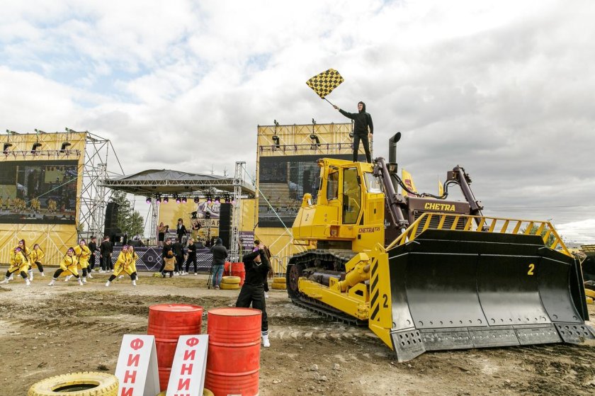 Колесный бульдозер ЧЕТРА