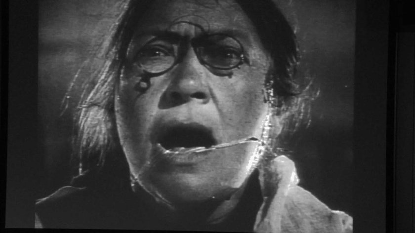 Девушка в пенсне