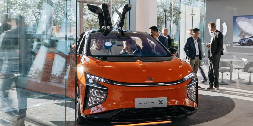 Китайский премиальный электромобиль