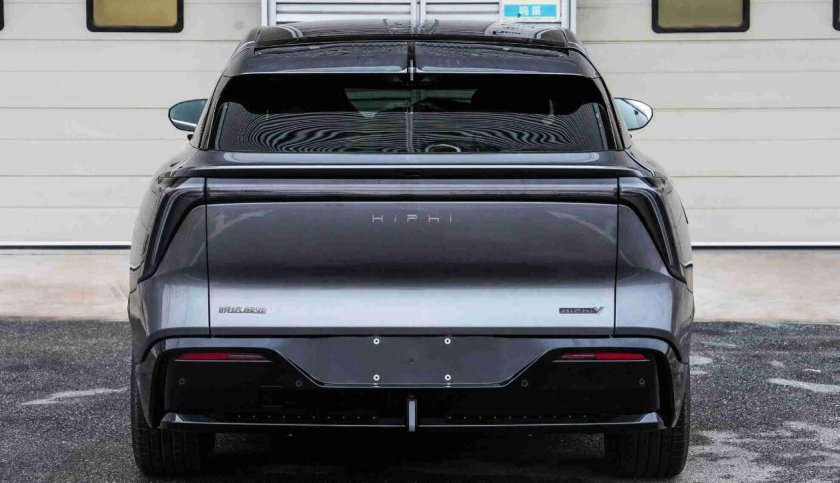 Футуристический седан