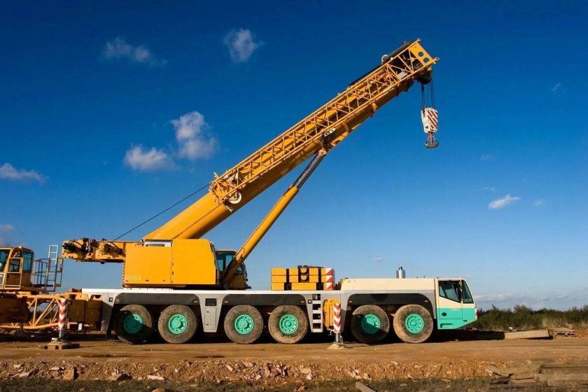 Стреловой самоходный кран