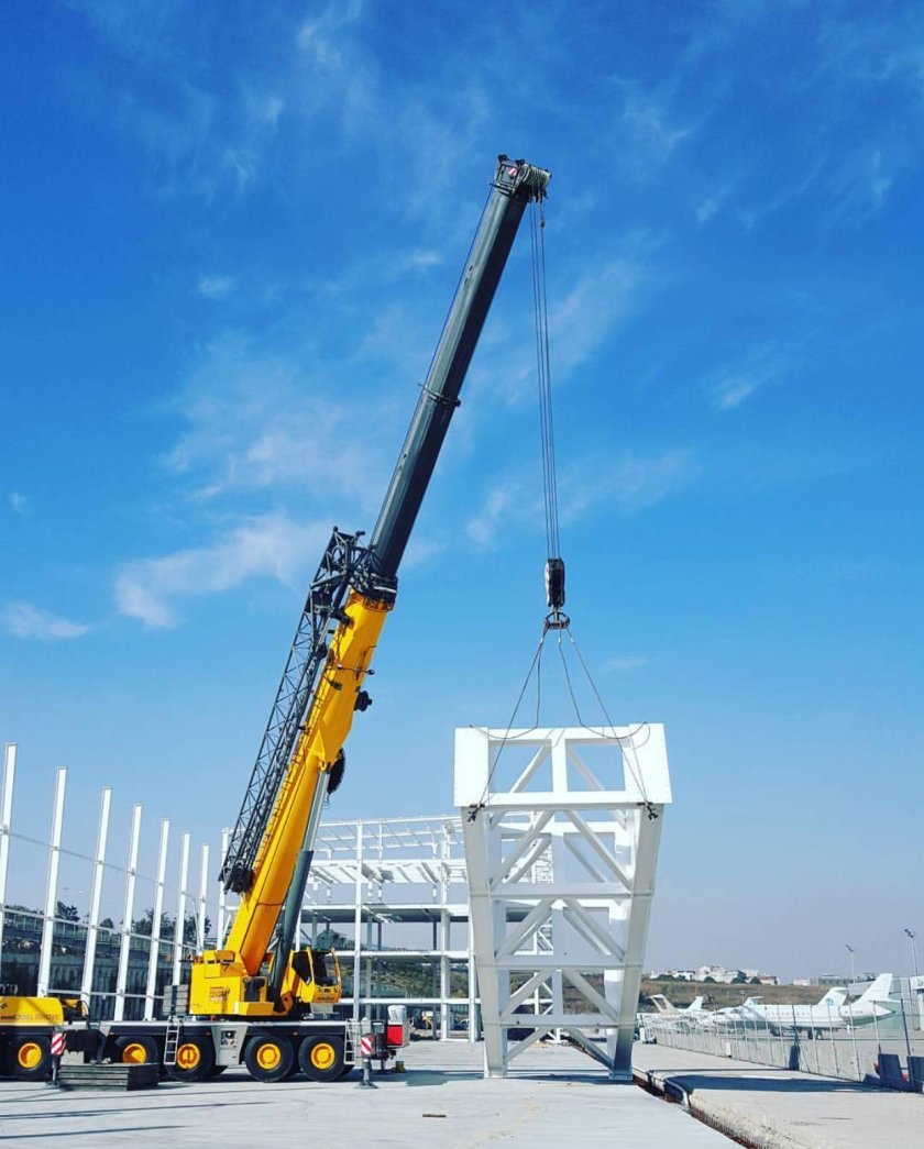 Кран либхер