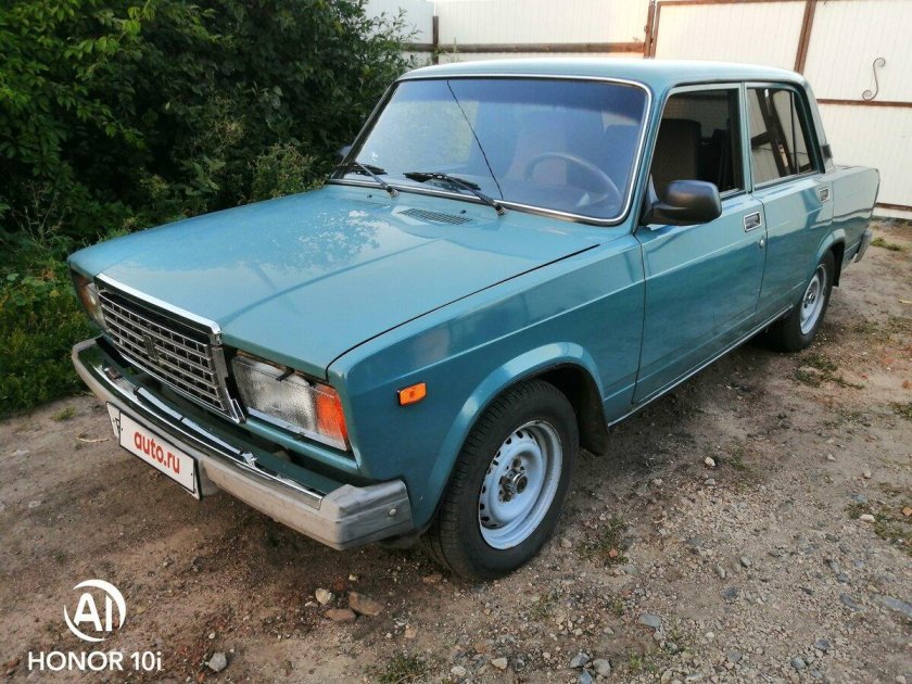 ВАЗ 2107голубого цвета в разьебаным состояние