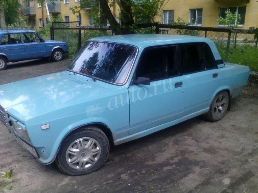 ВАЗ 2107 голубая