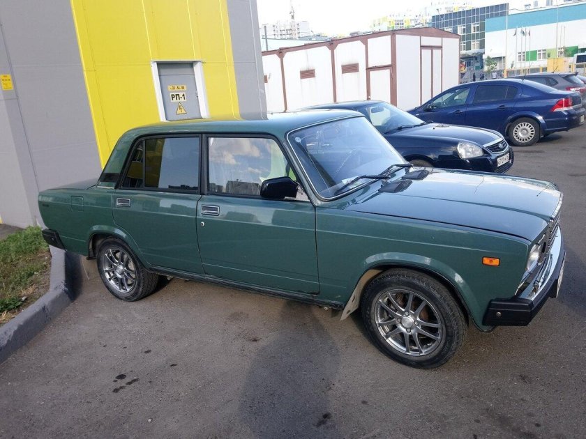 ВАЗ 2107 тёмно зелёная