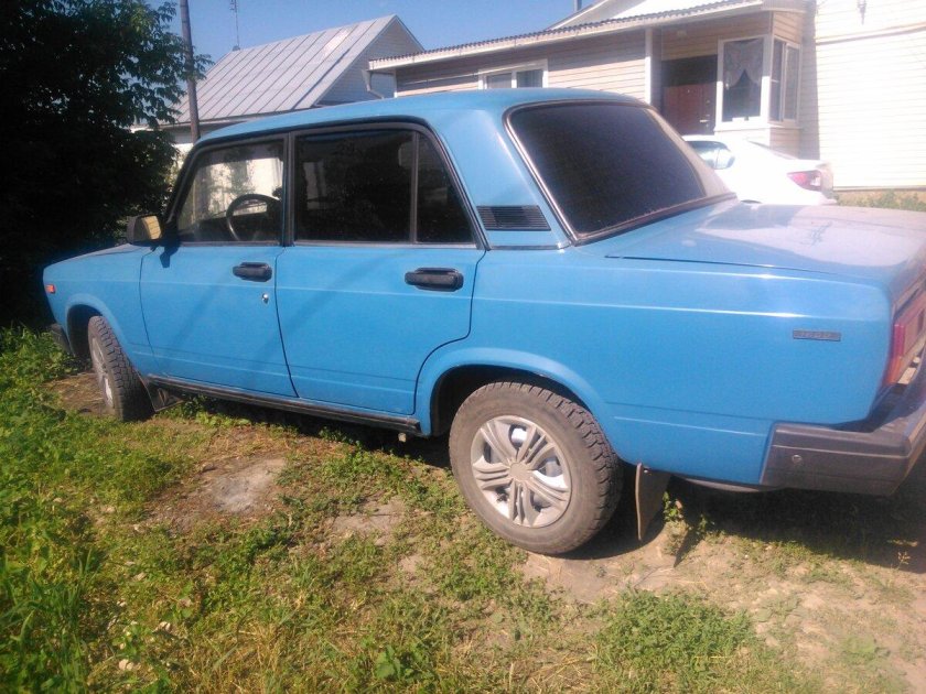 ВАЗ 2107 2004 1.6