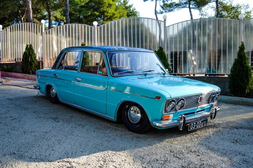 ВАЗ 2103 бирюзовый