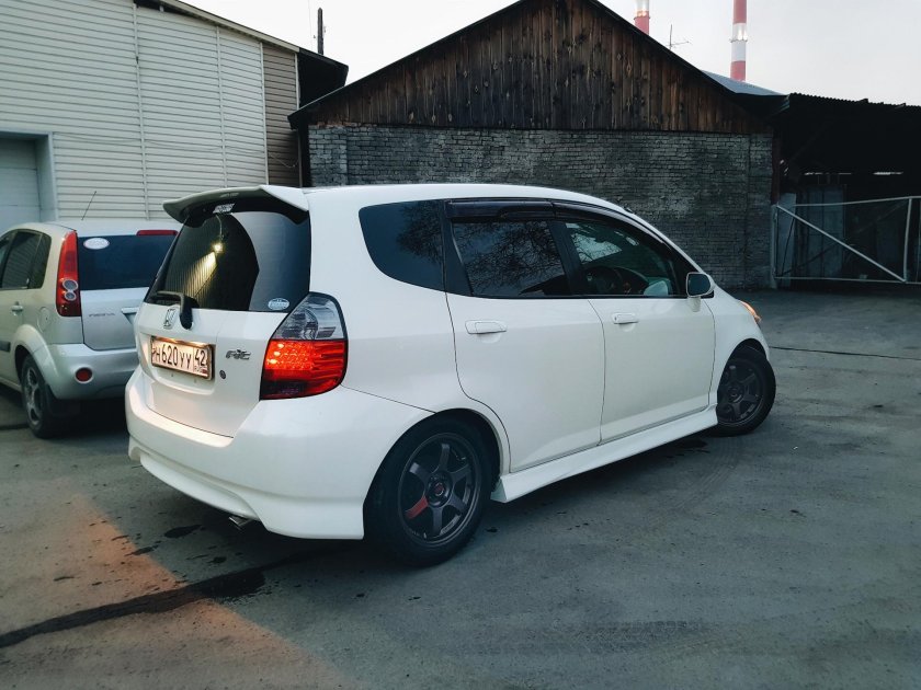 Хонда фит 2003 белый