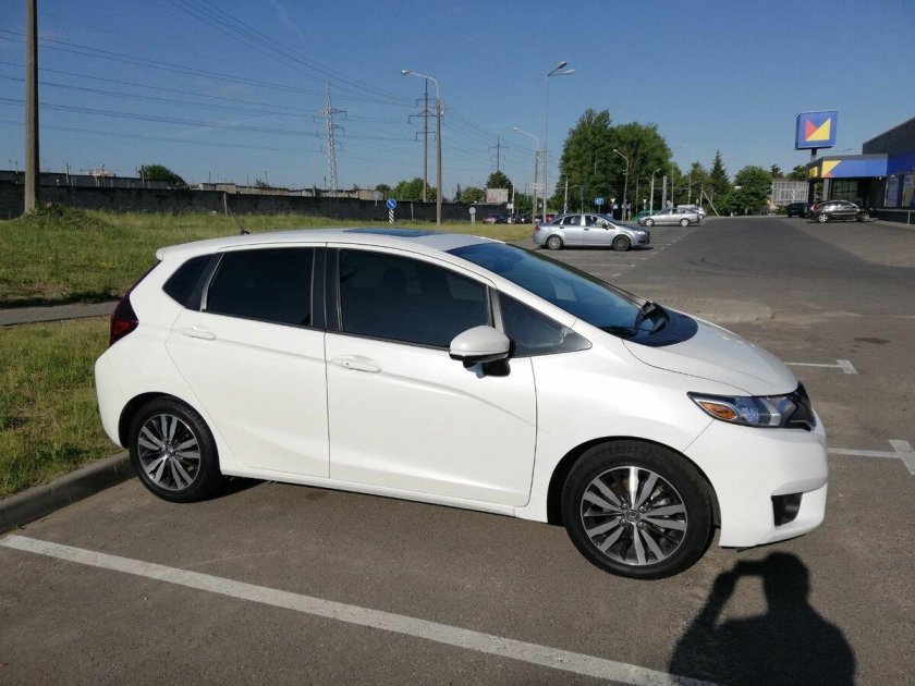 Хонда фит белая 2016