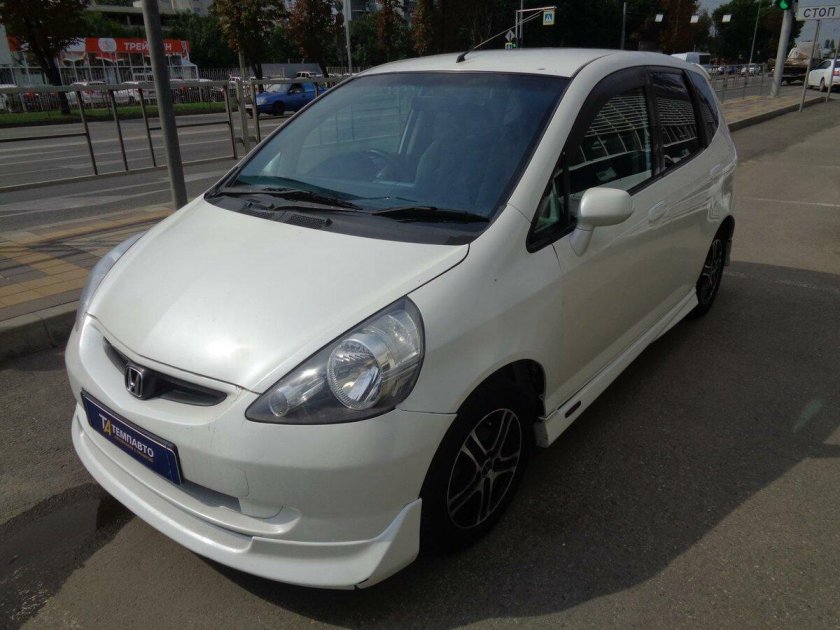 Хонда фит 2002 белая