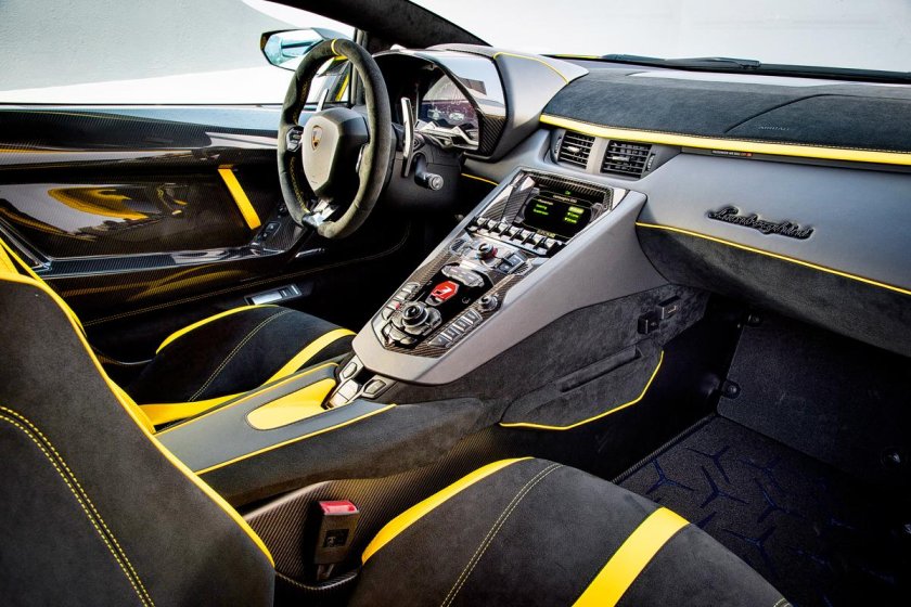 Lamborghini Aventador 2021 салон