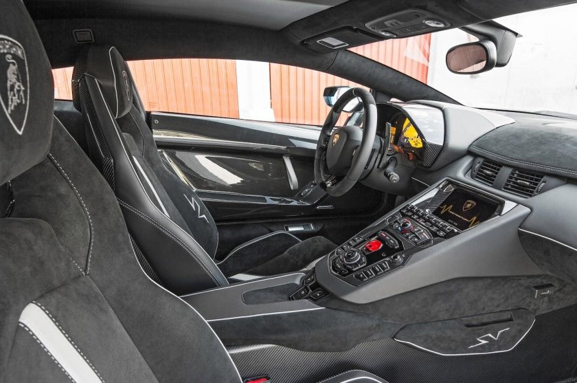 Lamborghini Huracan изнутри