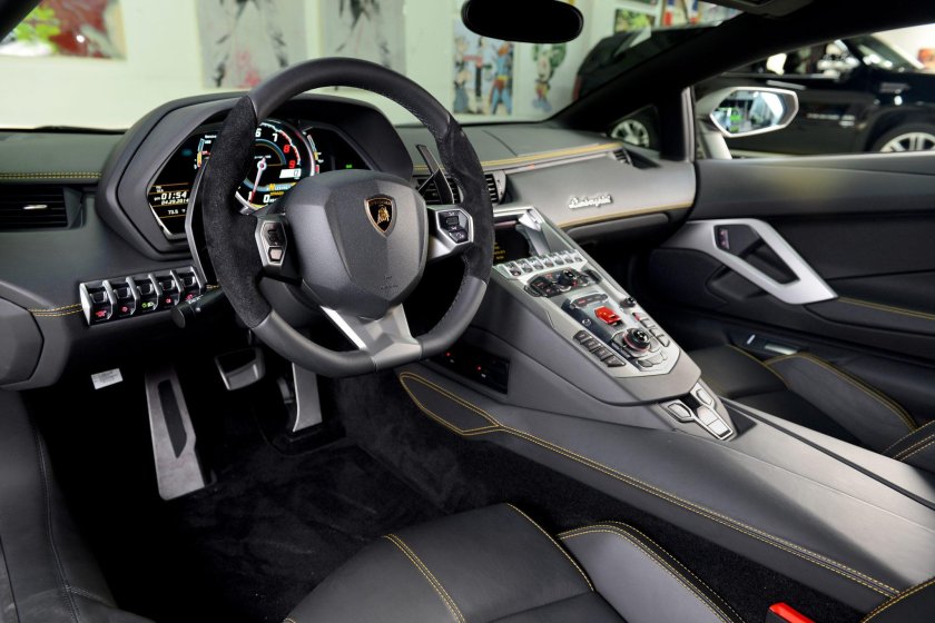 Lamborghini Aventador s салон