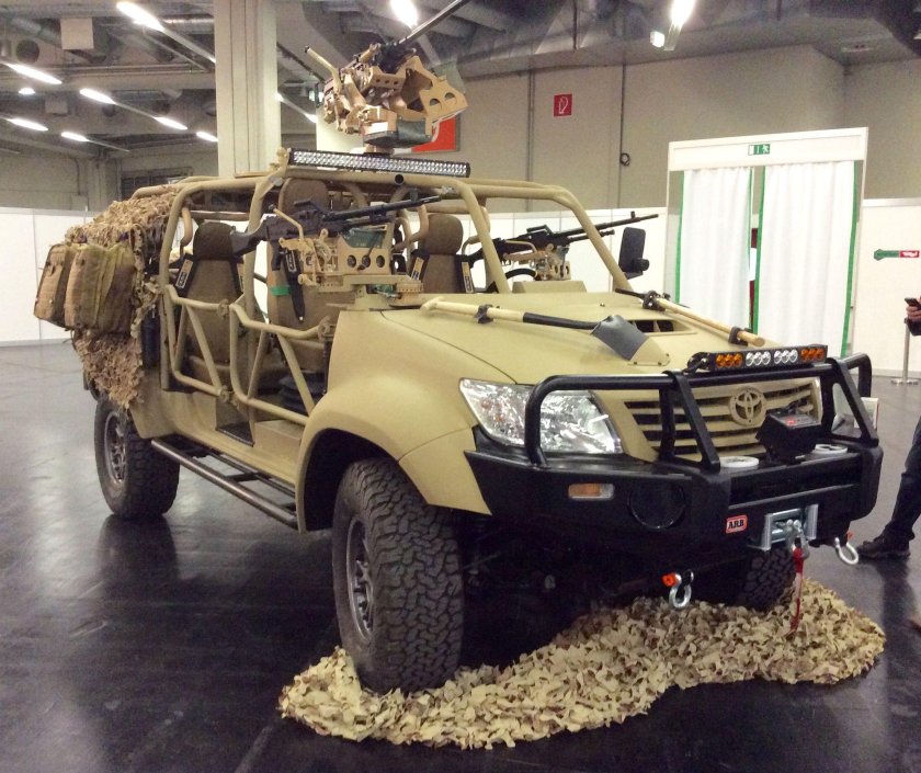 Тойота Хайлюкс военный