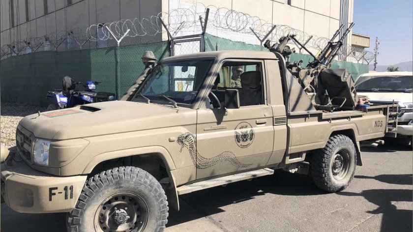 Toyota Hilux 1995 с пулеметом