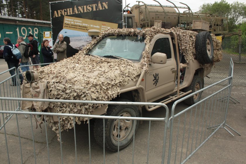 Тойота Хайлюкс военный
