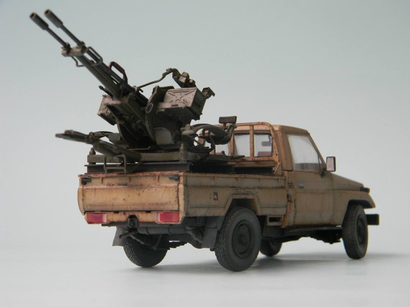 Toyota Hilux с ЗУ 23 2 Meng