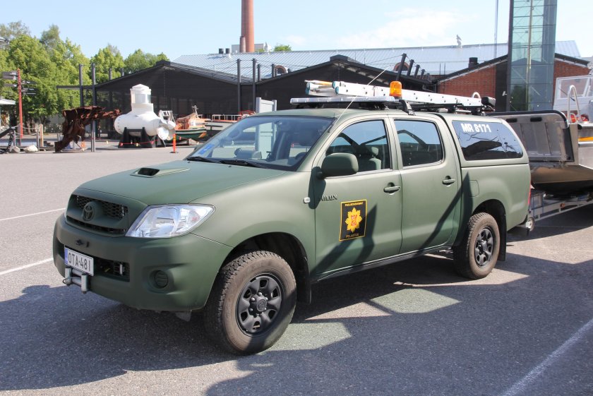 Тойота Хайлюкс милитари