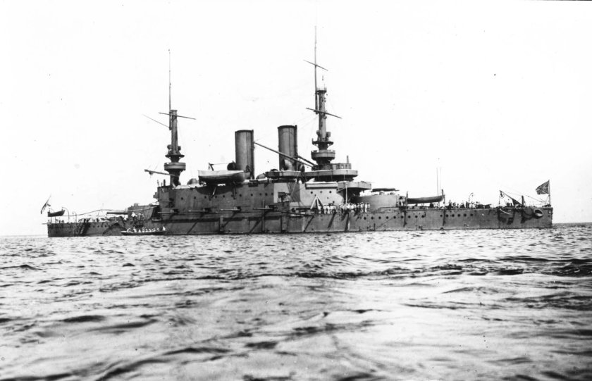 Эскадренный броненосец три святителя