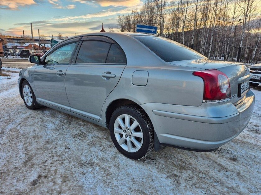Toyota avensis 2003