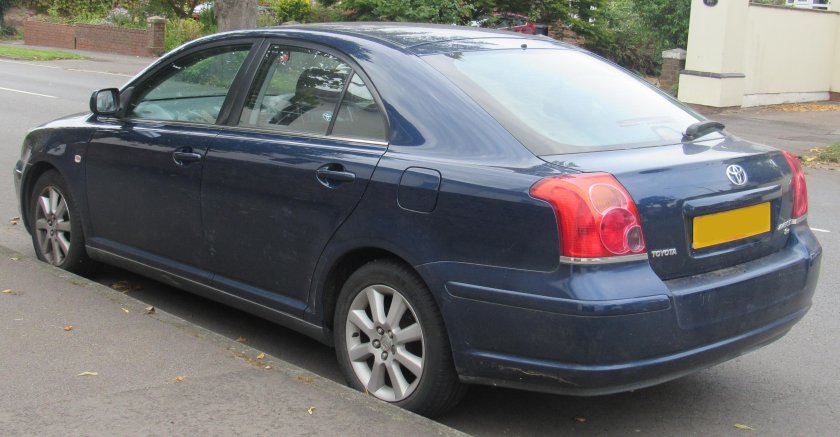 Avensis t250 лифтбек